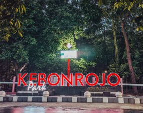 Suka bepergian di taman? Jangan sampai melewatkan Taman Kebon Rojo!